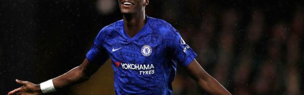  曼城锋线全面开花五比零横扫伯恩茅斯登顶榜首