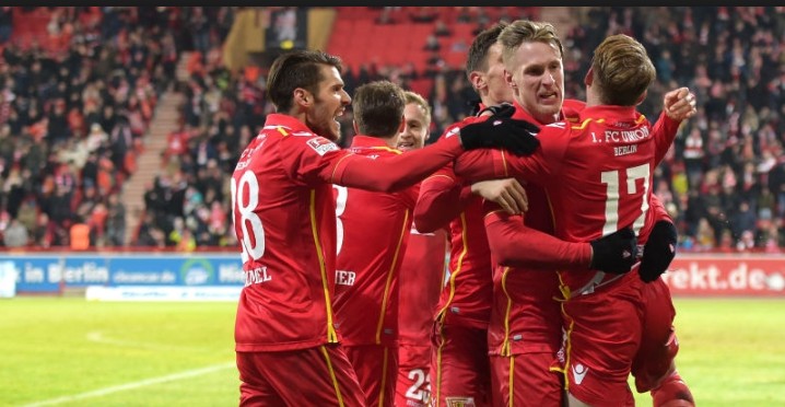  汉诺威96中场调度游刃有余，掌控节奏主导比赛